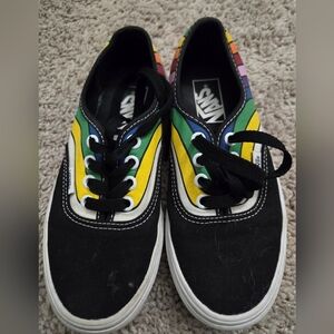 Tennis shoes